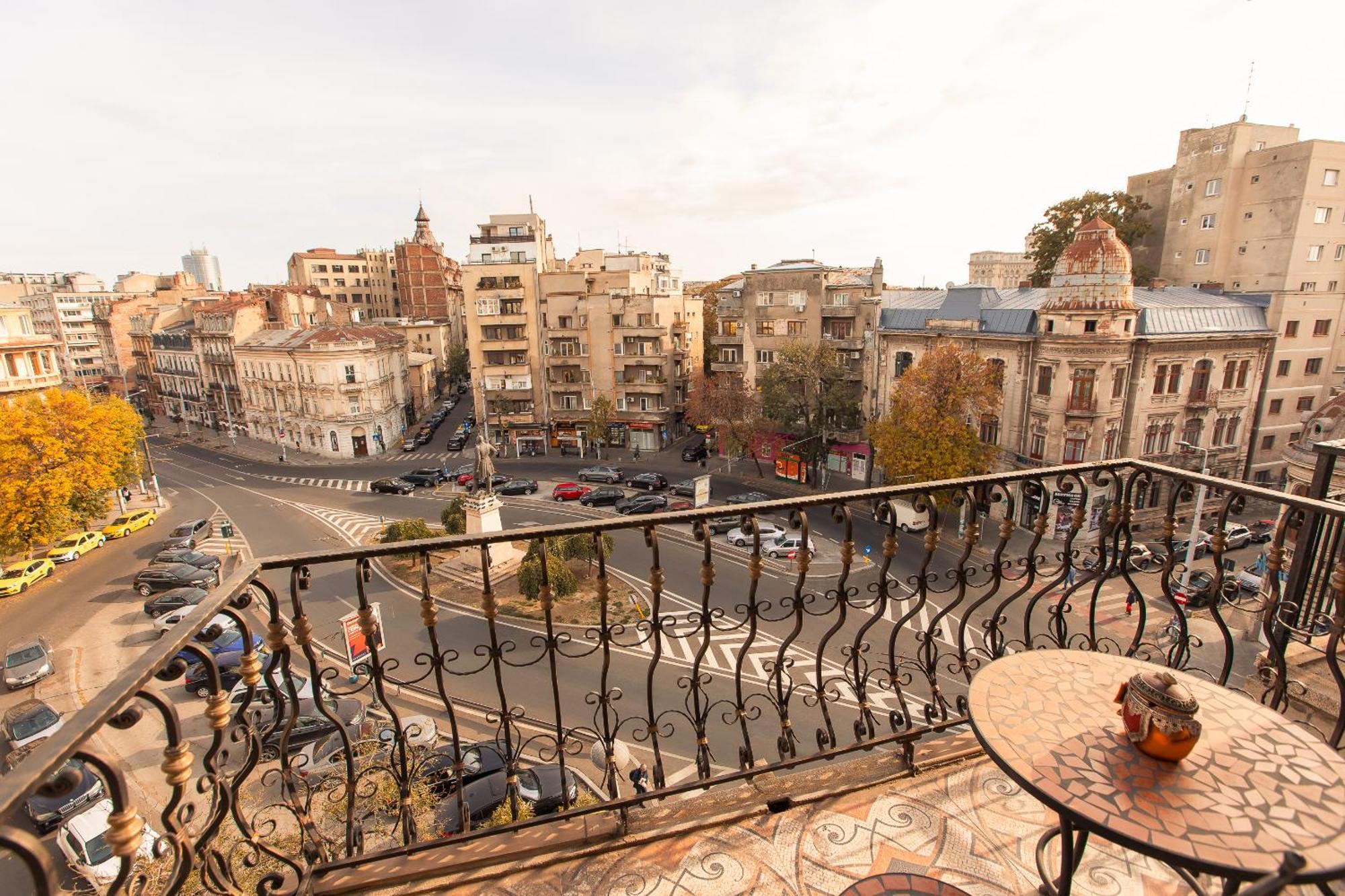 Hidden Gem Antique Apt With Stunning City Views Bucureşti Ngoại thất bức ảnh